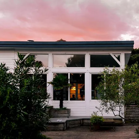 Board 'n Breakfast *