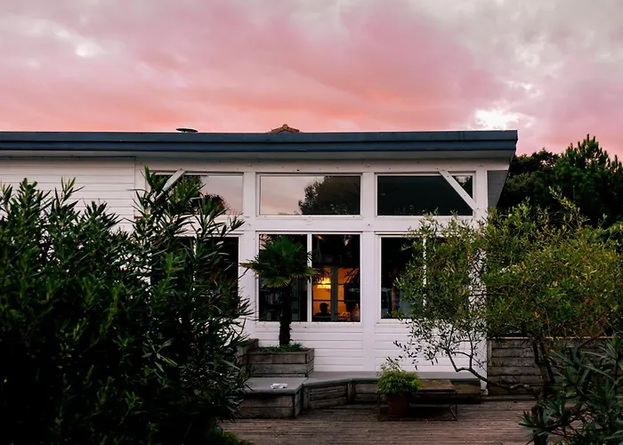 Board 'n Breakfast *