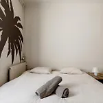 Board 'n Breakfast Hotel