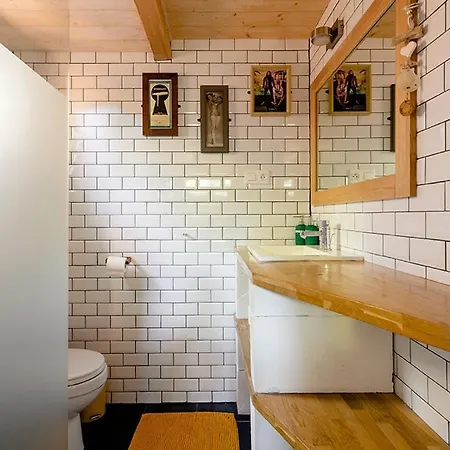 Board 'n Breakfast *