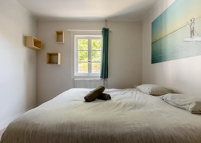 מלון Board 'n Breakfast *